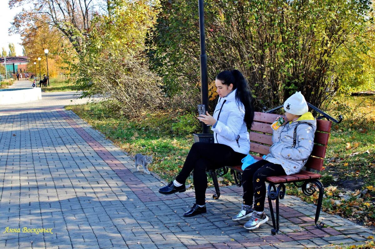 Даже на природе уткнувшись в телефон! - Восковых Анна Васильевна 