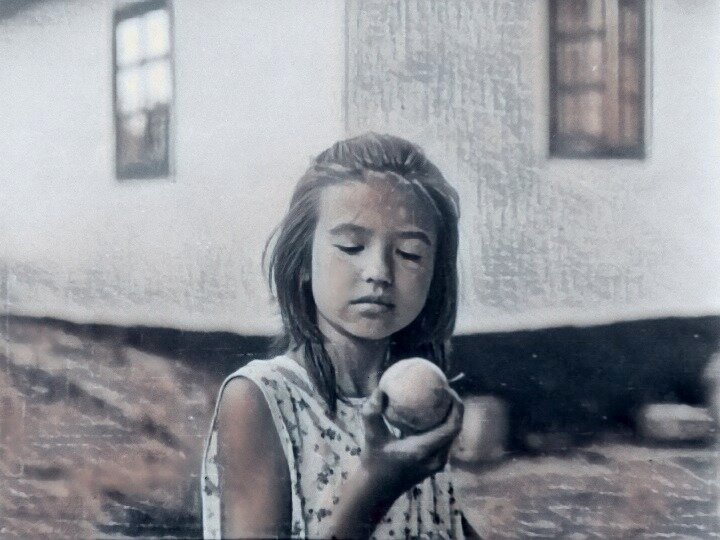 Девочка с яблоком - Vladius MK 