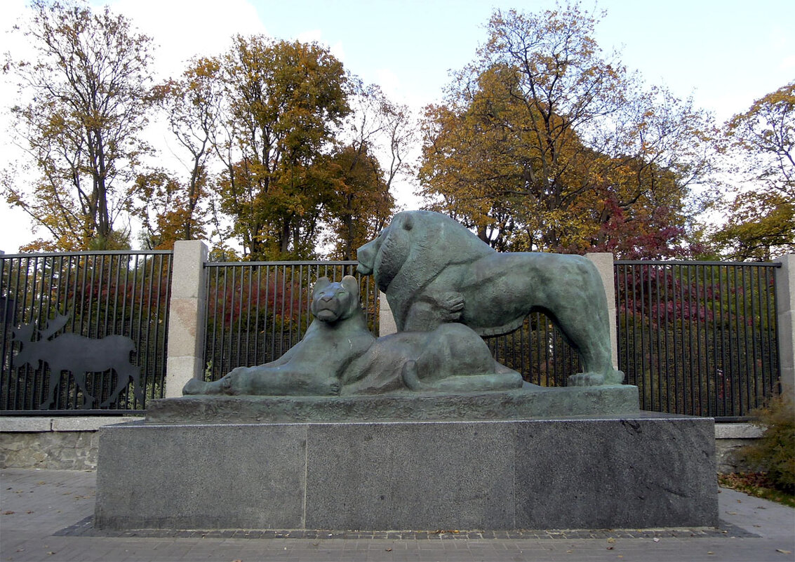 Визитки киевского зоопарка - фигуры зубра и львов - получили новую жизнь. - Тамара Бедай 