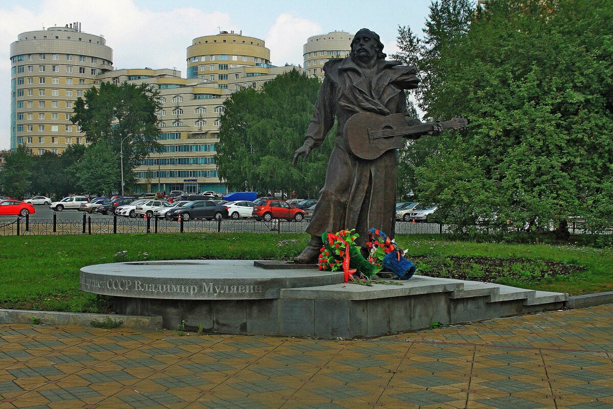 Памятник В. Мулявину. - sav-al-v Савченко