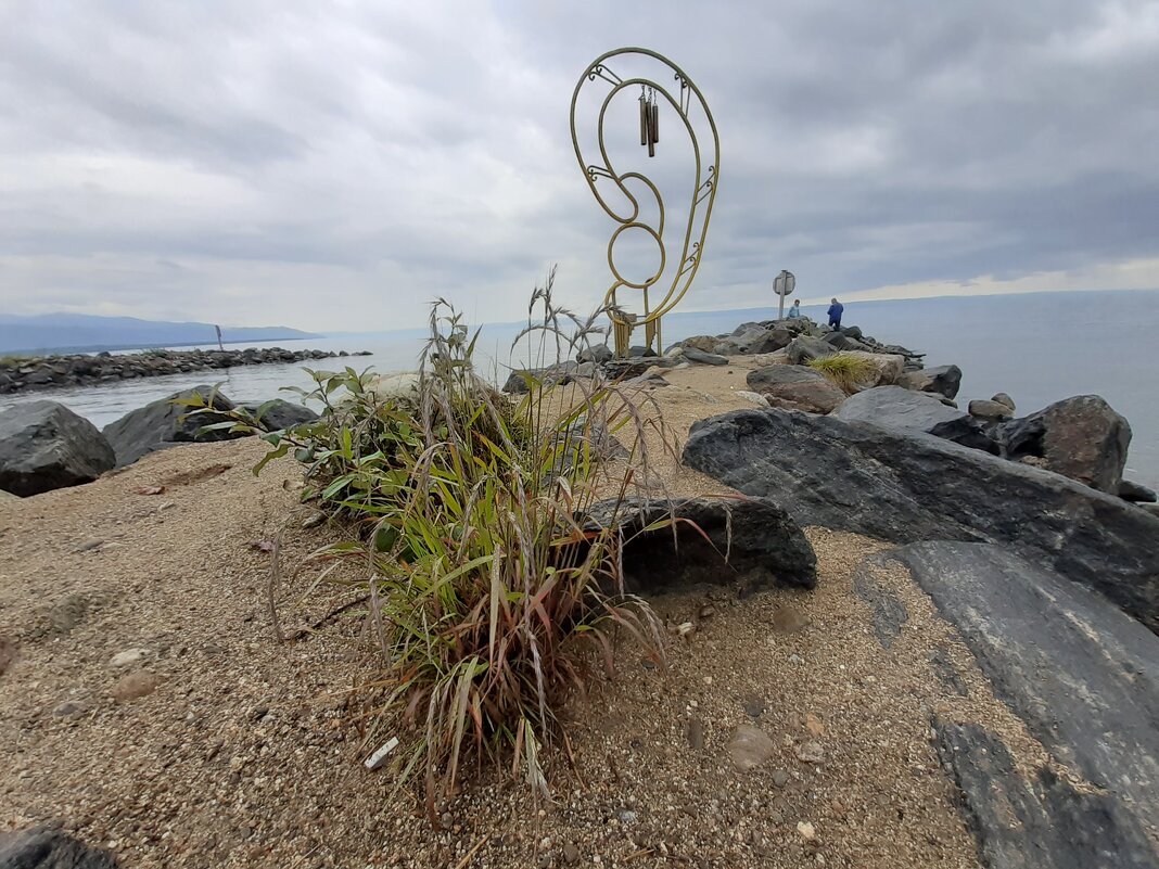 Скульптура "Ухо Байкала" на пляже города Байкальска - Галина Минчук