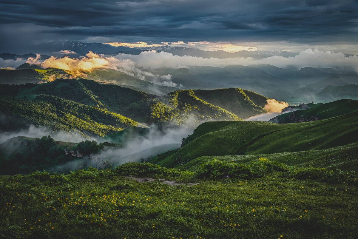 Облачный закат в горах КЧР - Сергей Сабешкин