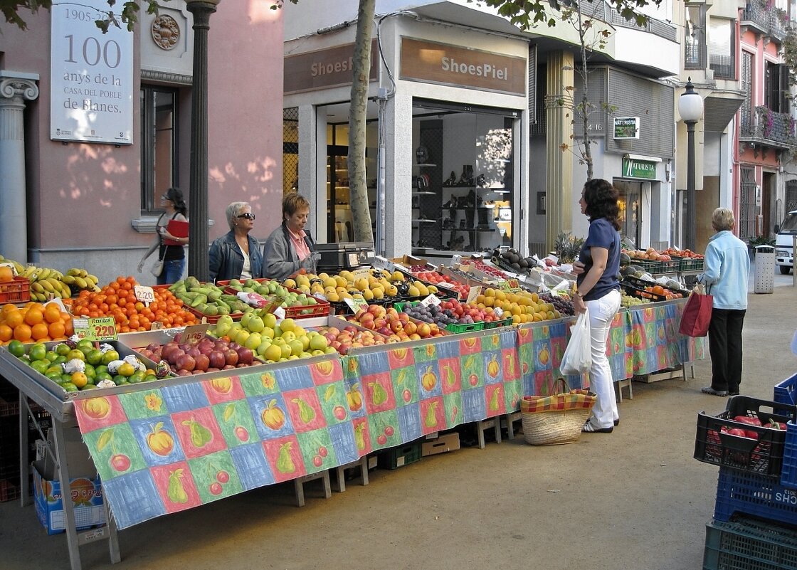 На овощном рынке в Бланесе - Gen Vel