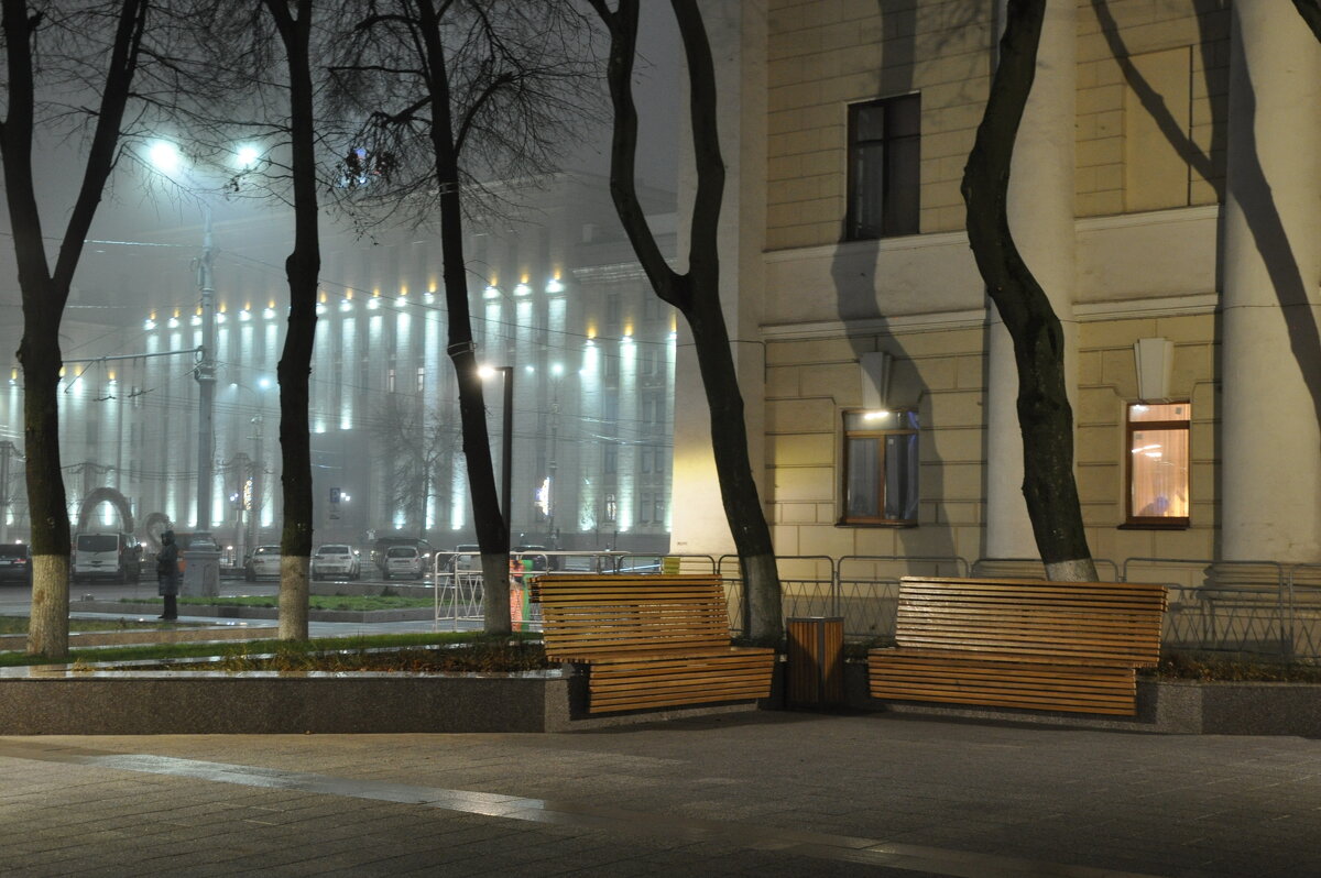 Сквер у театра и администрация в тумане... - Татьяна 