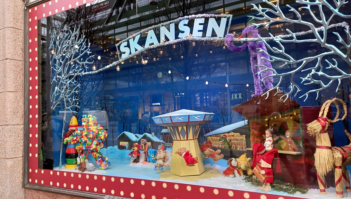 Стокгольм, рождественские витрины ТЦ "Nordiska Kompaniet" - wea *