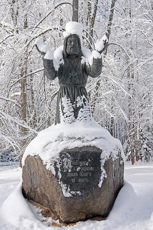 Памятник С. Саровскому, г. Саров, зимой - Александр 