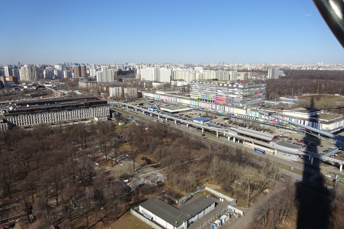 Москва. Вид на телецентр с балкона Останкинской телебашни. - Татьяна 