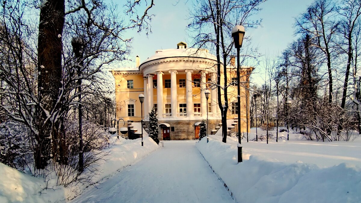 В хороший зимний день на улицах нашего городка - 2 - Сергей 