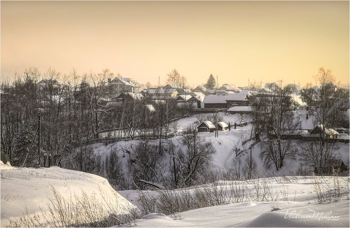 "Под снежным покрывалом"© - Владимир Макаров