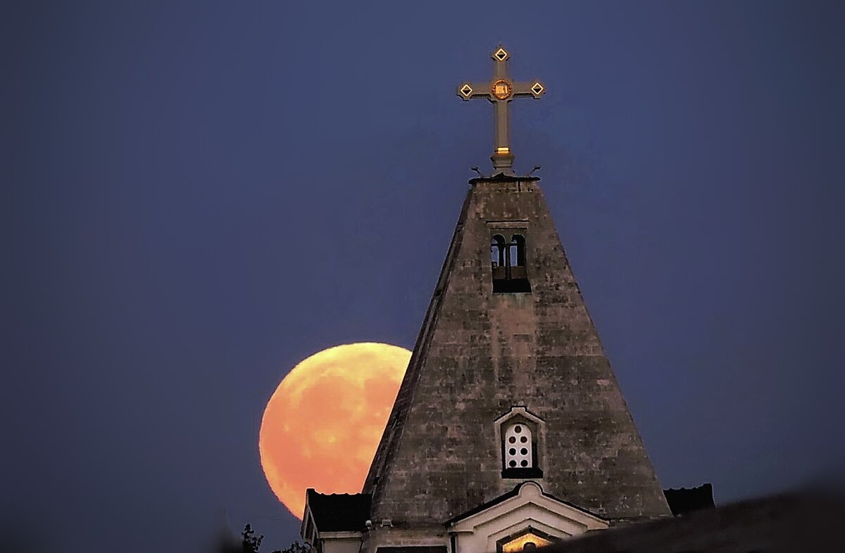 Луна над Свято-Никольским храмом . Севастополь - Любовь 