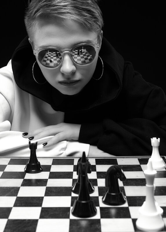 Шахматистка - Олег Каразанов