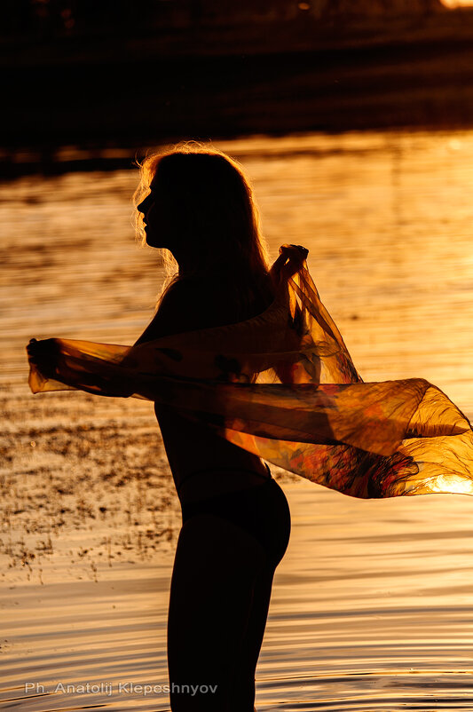 На озере в закатные часы - Анатолий Клепешнёв