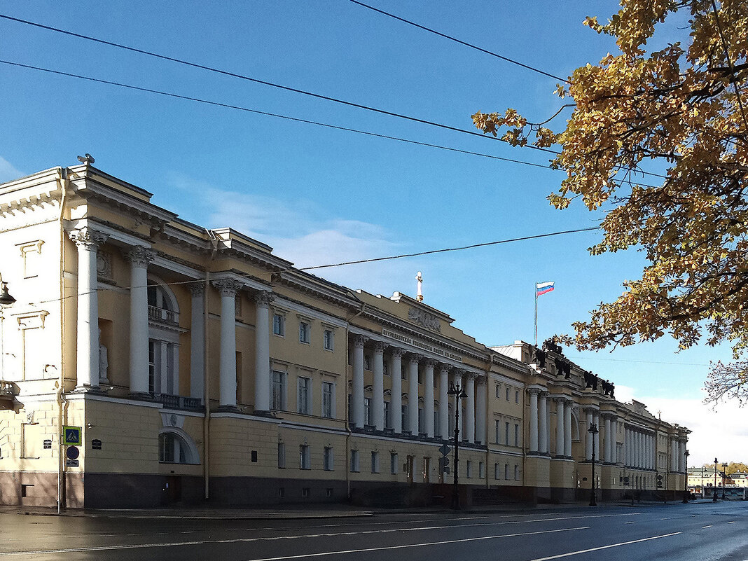 Здание Сената и Синода, ныне библиотека им. Ельцина - Фотогруппа Весна