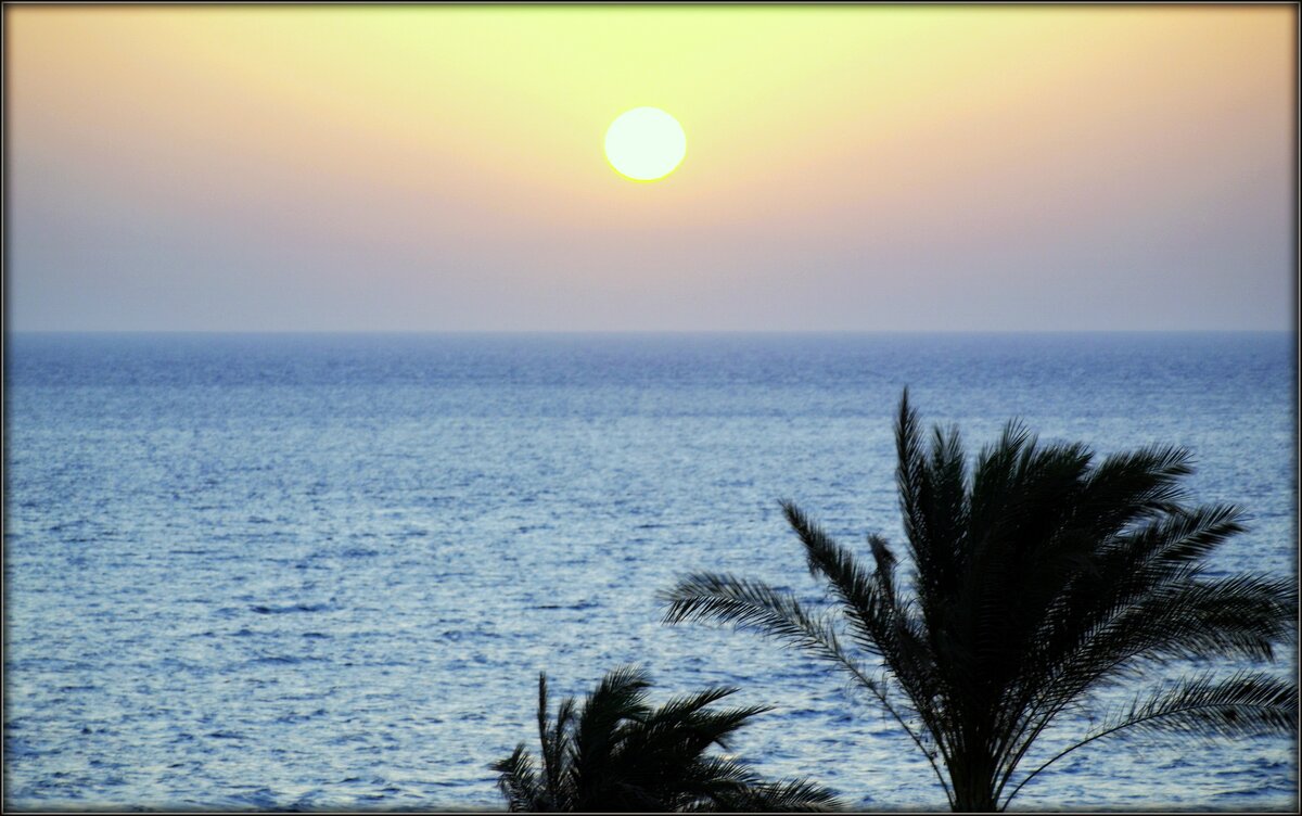 Восход солнца над Красным морем - Mike Collie