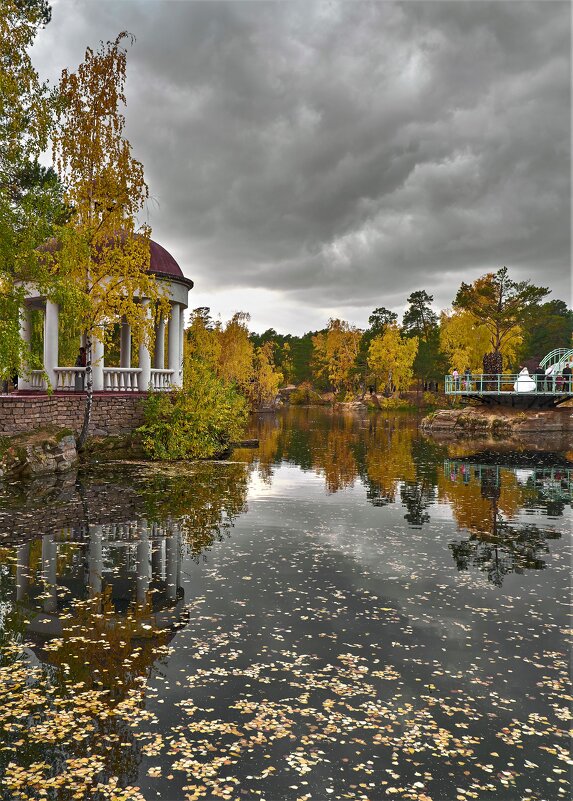 В городском парке. - Василий Дворецкий