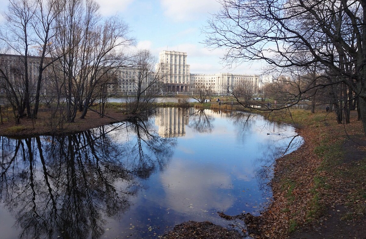 В Лефортовском парке. Москва. - Галина 