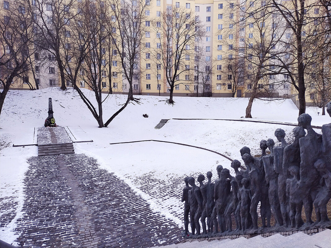 Мемориал «Яма»  в Минске и посвящён жертвам Холокоста. - tamara 