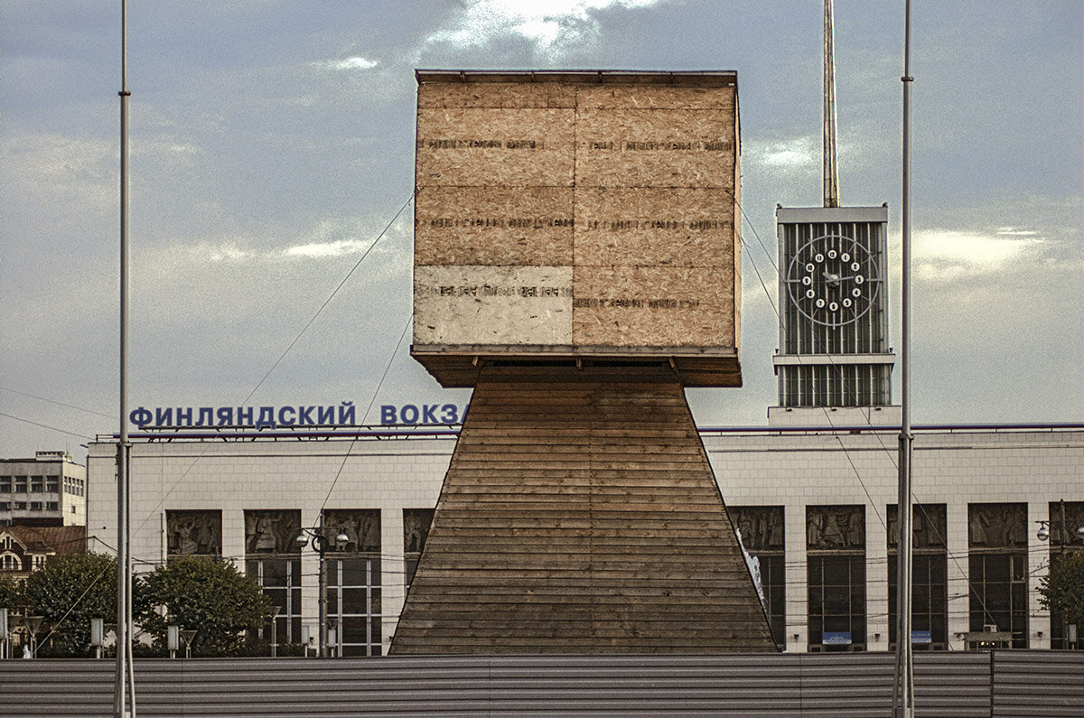 Санкт-Петербург. Памятник Ленину после его подрыва 1-го апреля 2009 года. - Игорь Олегович Кравченко