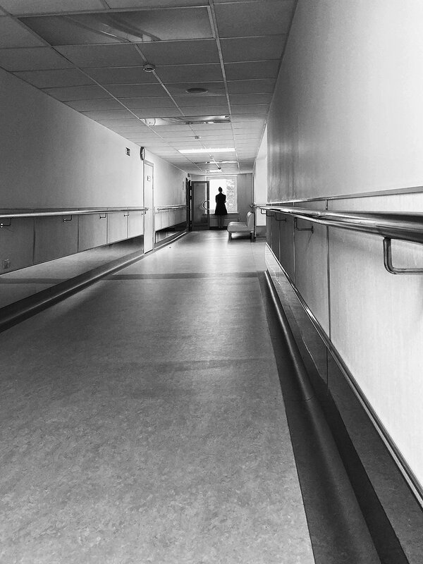 В больничном, длинном коридоре(свет в конце тоннеля) - Valeriy(Валерий) Сергиенко