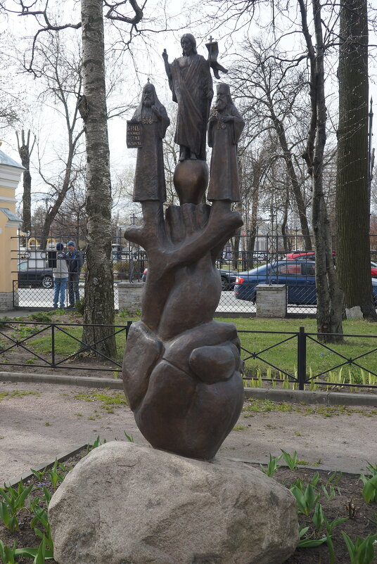 В память пострадавших за исповедание веры в Бога в XX веке / скульптор Галина Додонова / 2019 - zavitok *