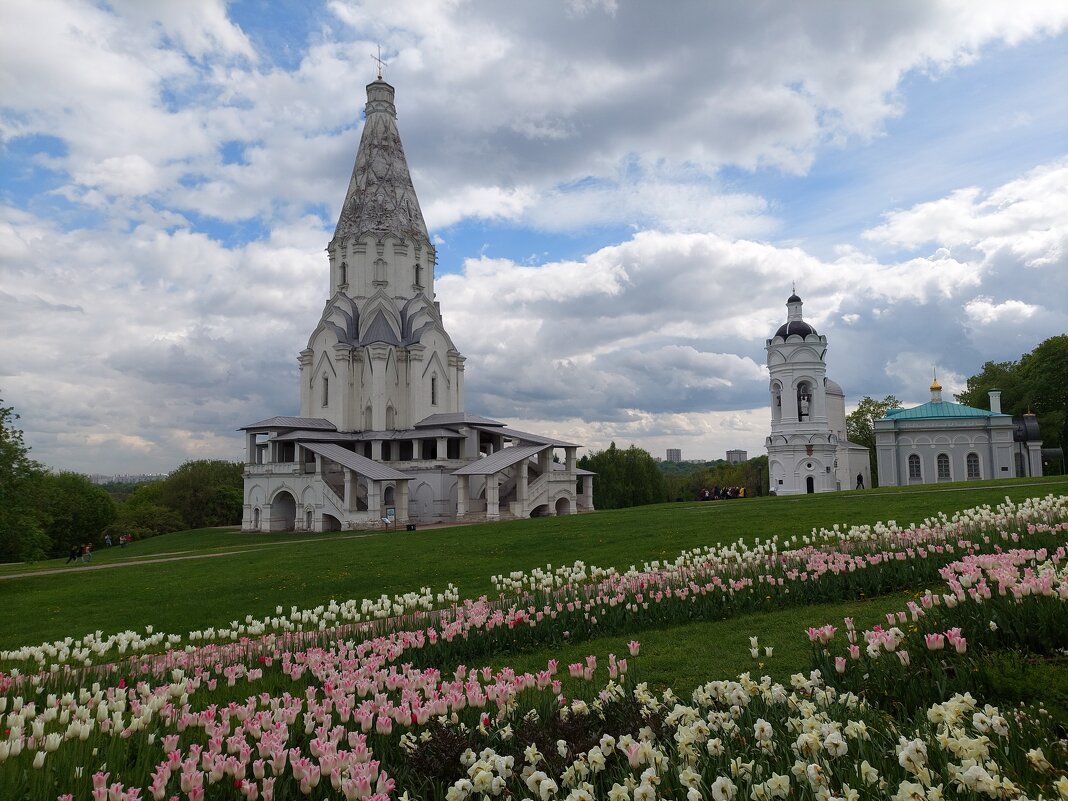 Коломенский парк цветет
