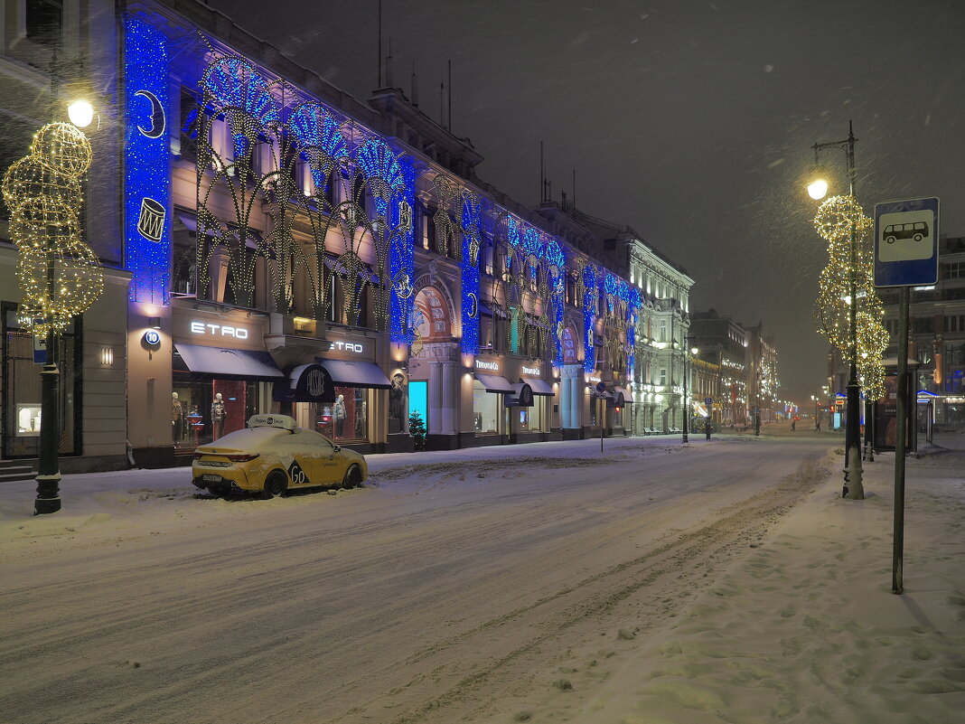 Улица Петровка под снегом. - Евгений Седов