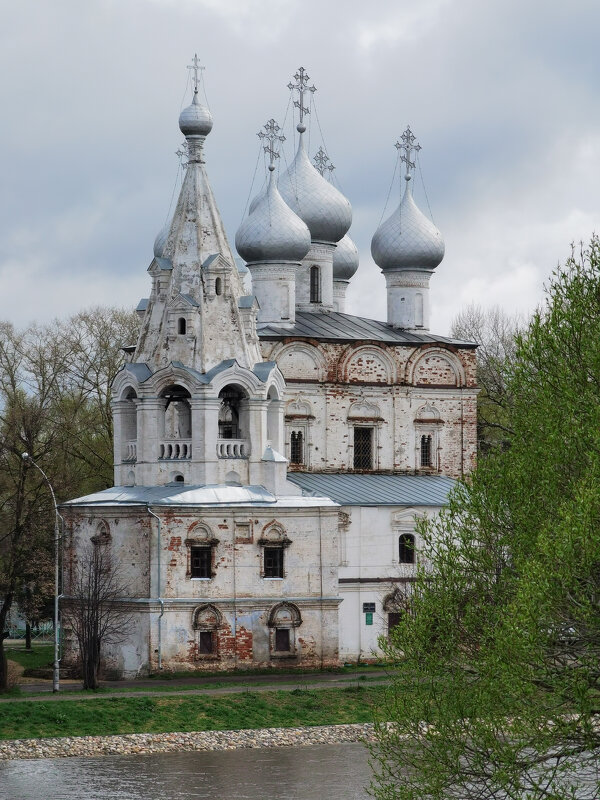 Старая церковь - Андрей Синявин