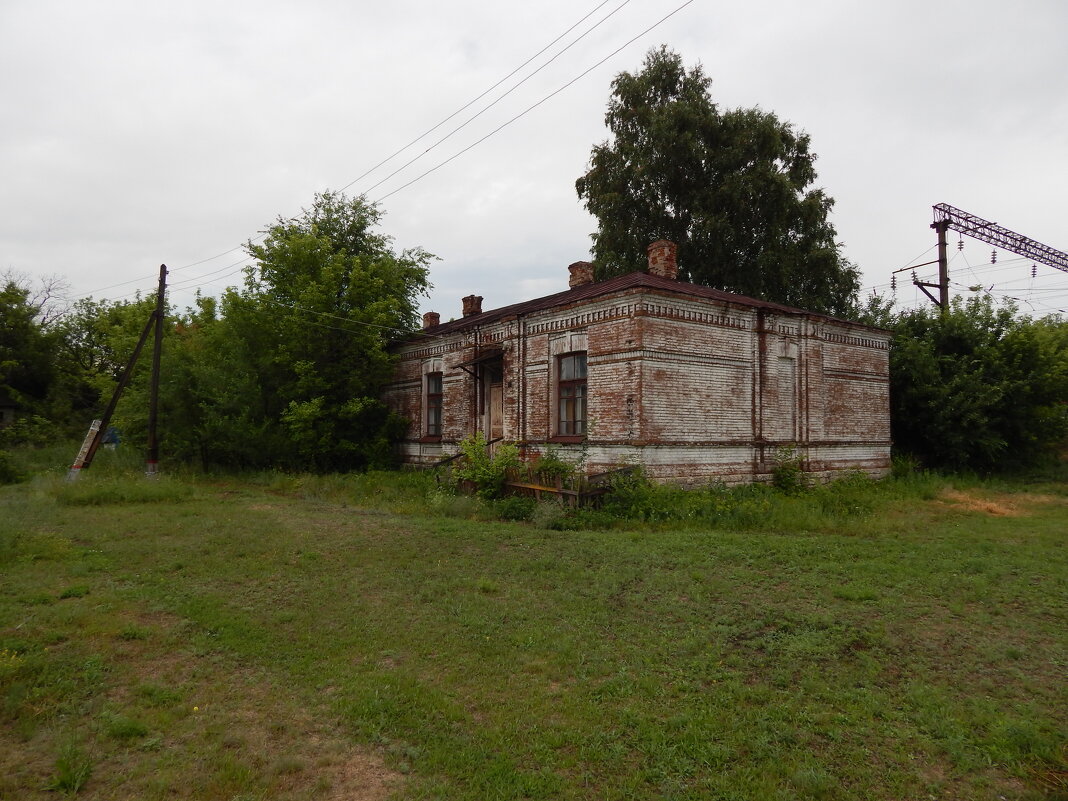 Старинное здание в посёлке при станции Половцево - Дмитрий 