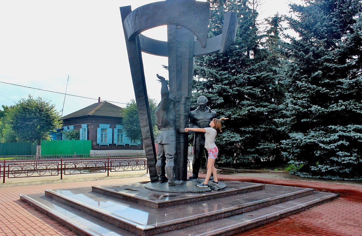 Памятник нефтяникам. г. Речица, Белоруссия. - Восковых Анна Васильевна 