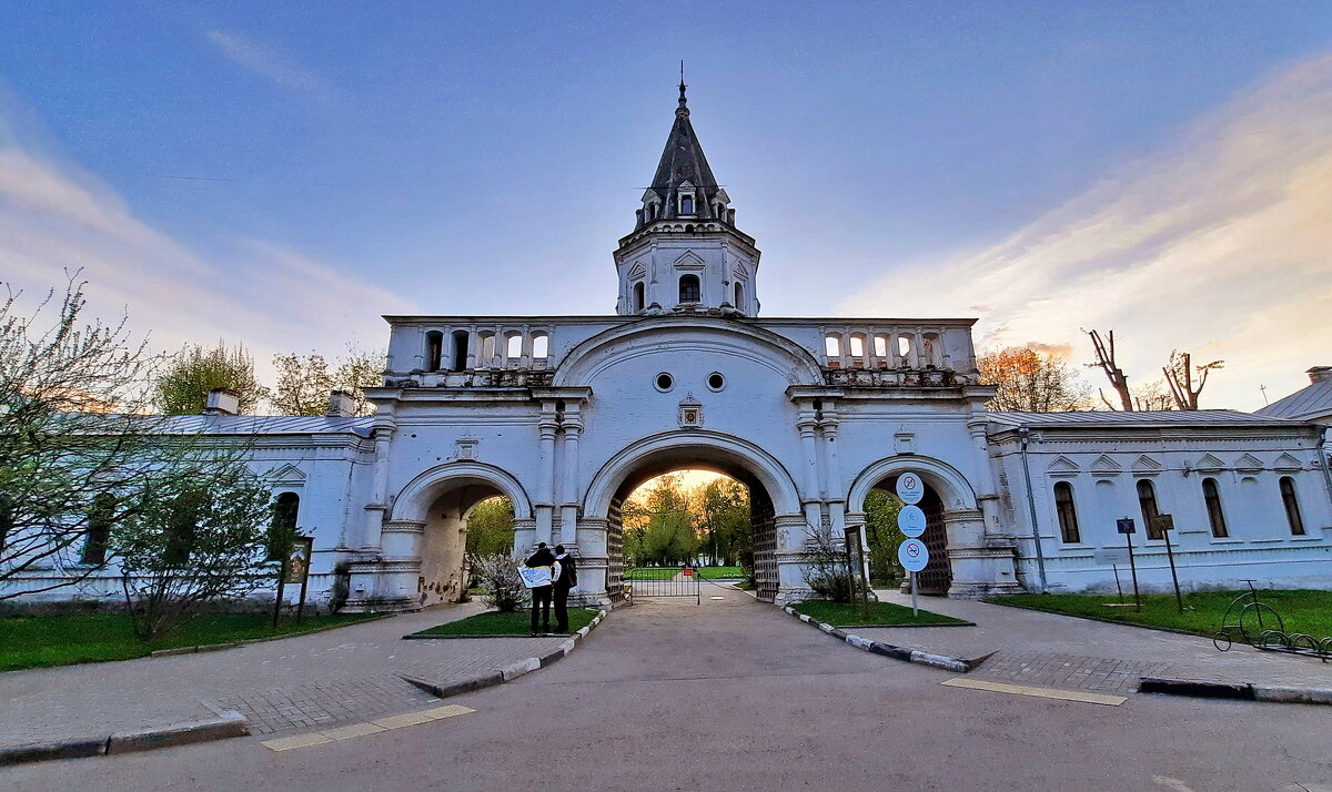Передние ворота царской усадьбы - Елена Кирьянова