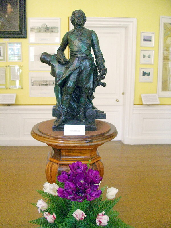 Небольшая скульптура Петра Первого в Путевом дворце. - Лия ☼