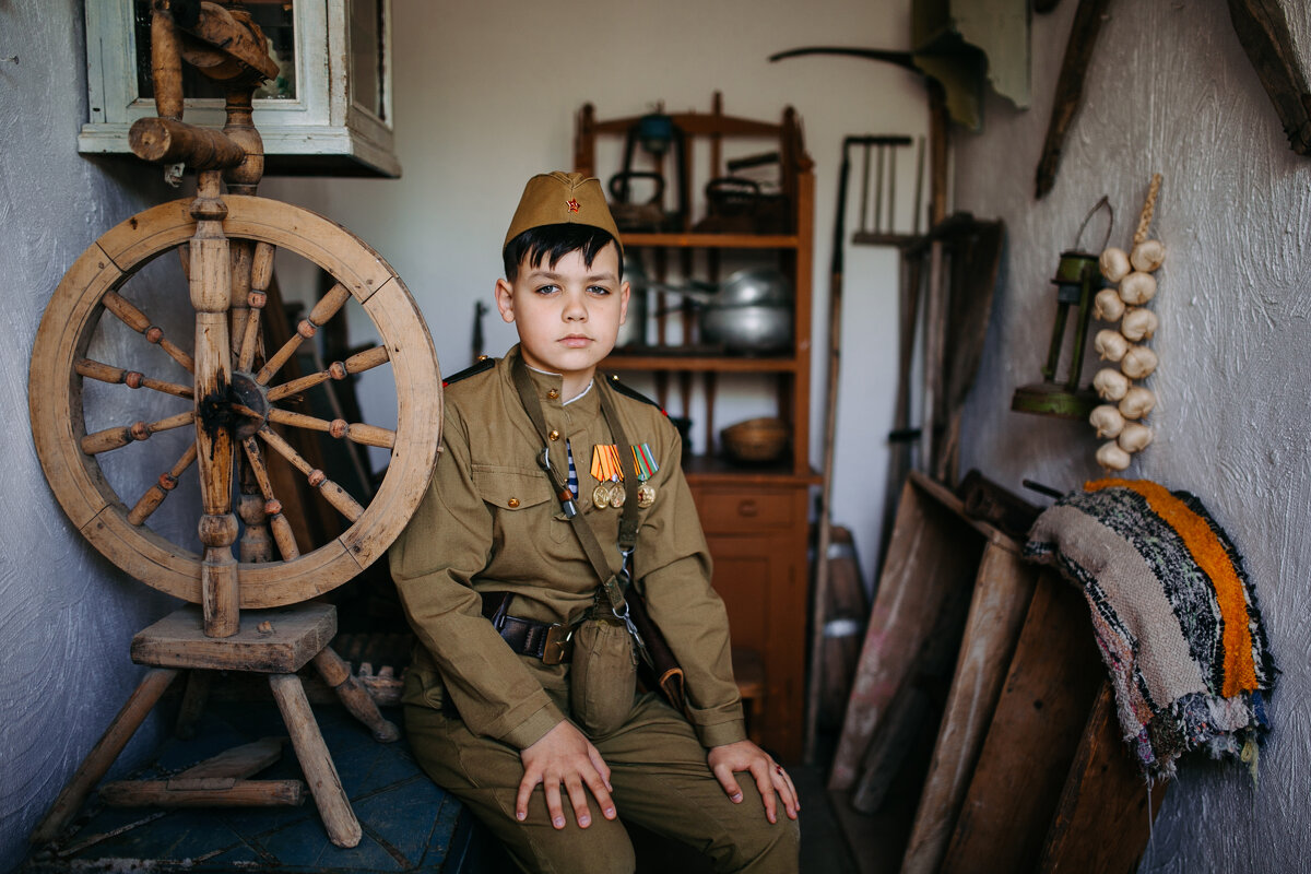 Мальчик в военной форме - Евгений Николаев