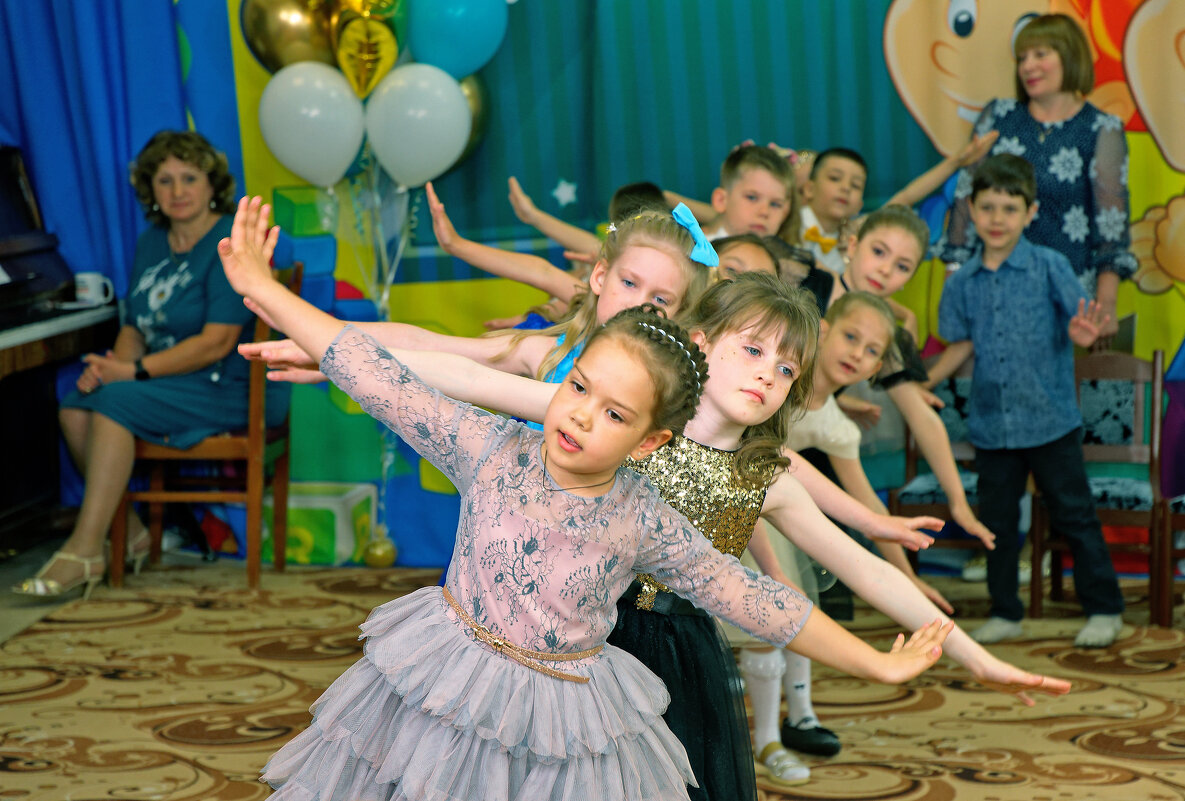 Этот праздник наш веселый, потому что скоро в школу - Дмитрий Конев