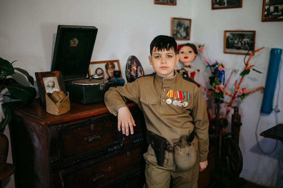 Мальчик в русской военной форме - Евгений Николаев