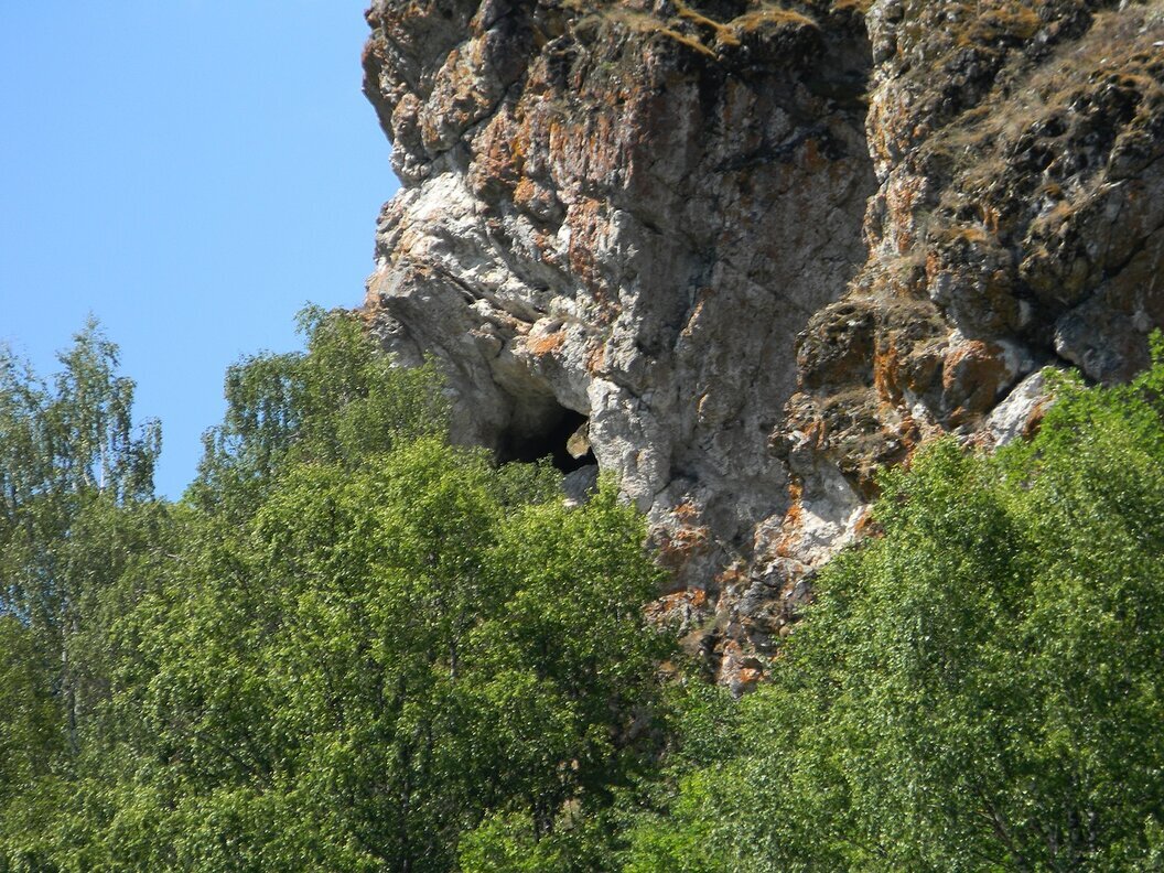 Гора с пещерой - Вера Щукина