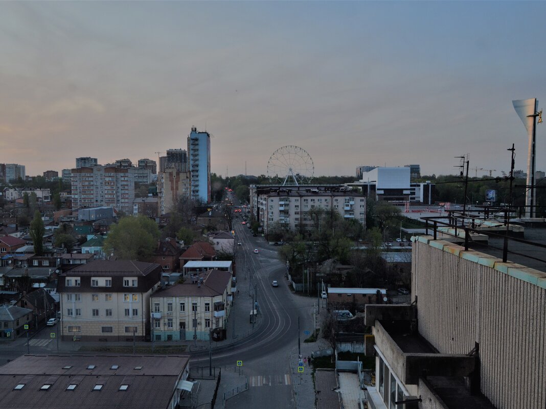 Ростов-на-Дону. Проспект Театральный апрельским вечером. - Пётр Чернега