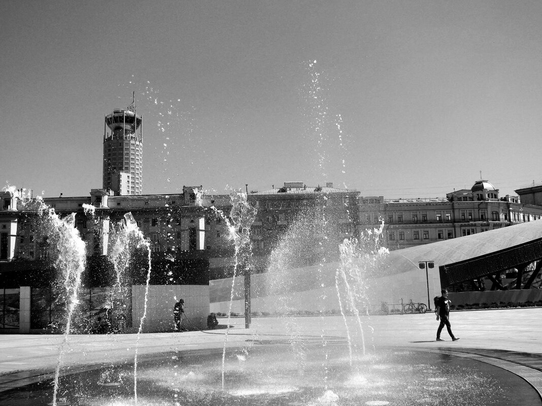 Поющий, танцующий фонтан у Павелецкого вокзала. - Владимир Драгунский