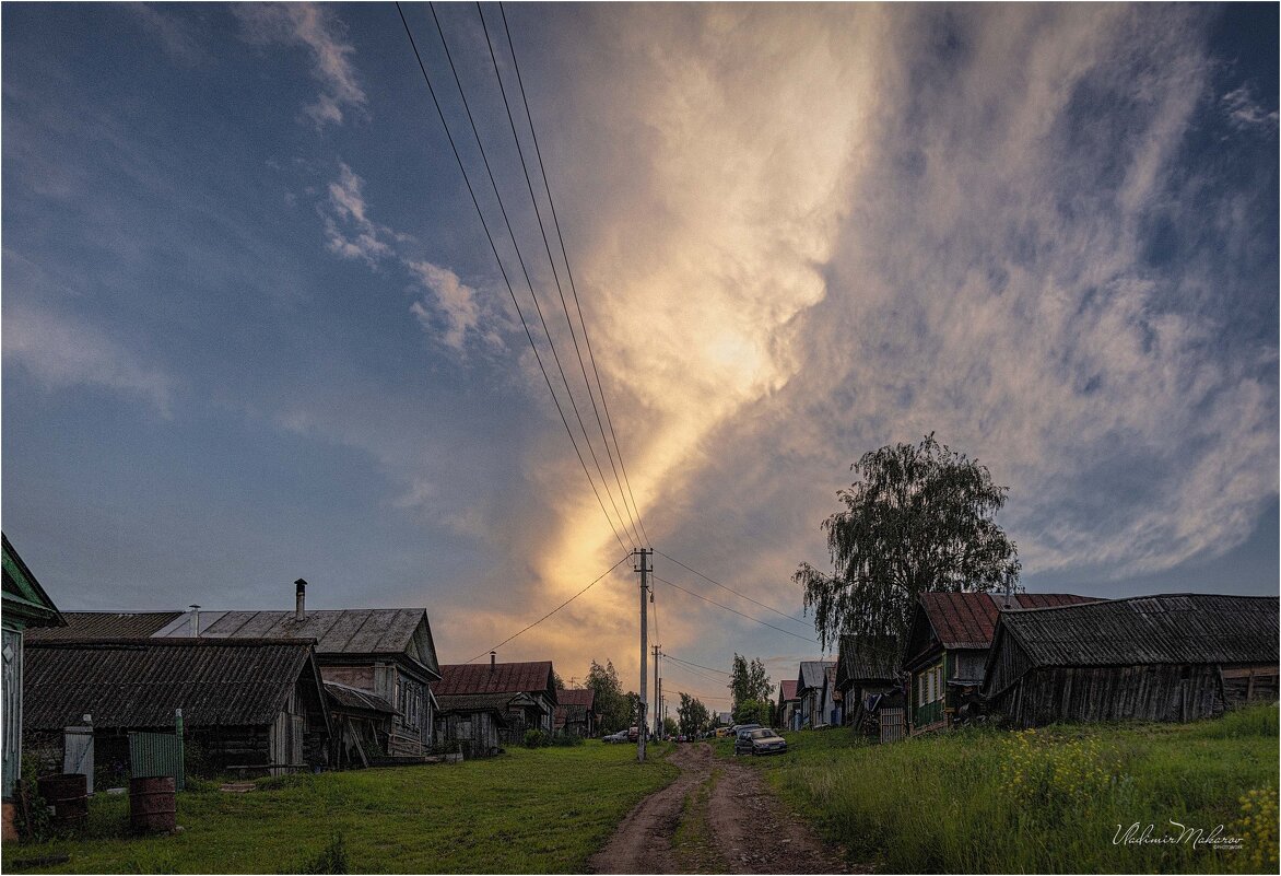 "Вечерние облака над деревней"© - Владимир Макаров