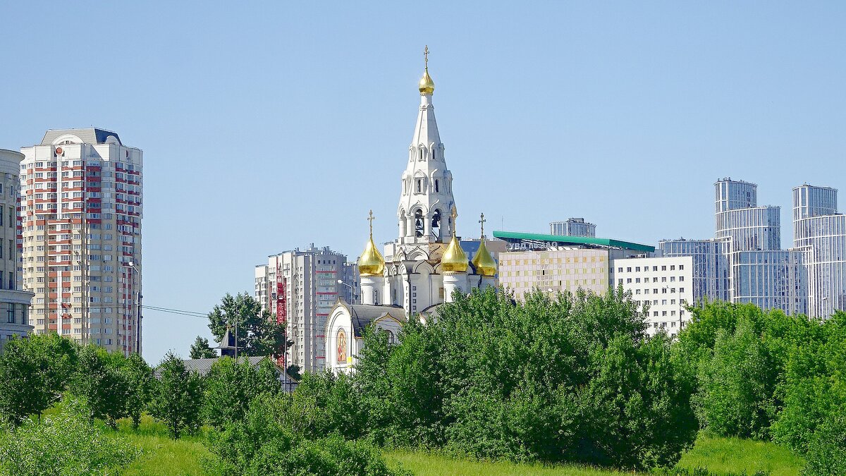 Вид на Иверский храм из парка Олимпийской деревни - Сергей Антонов