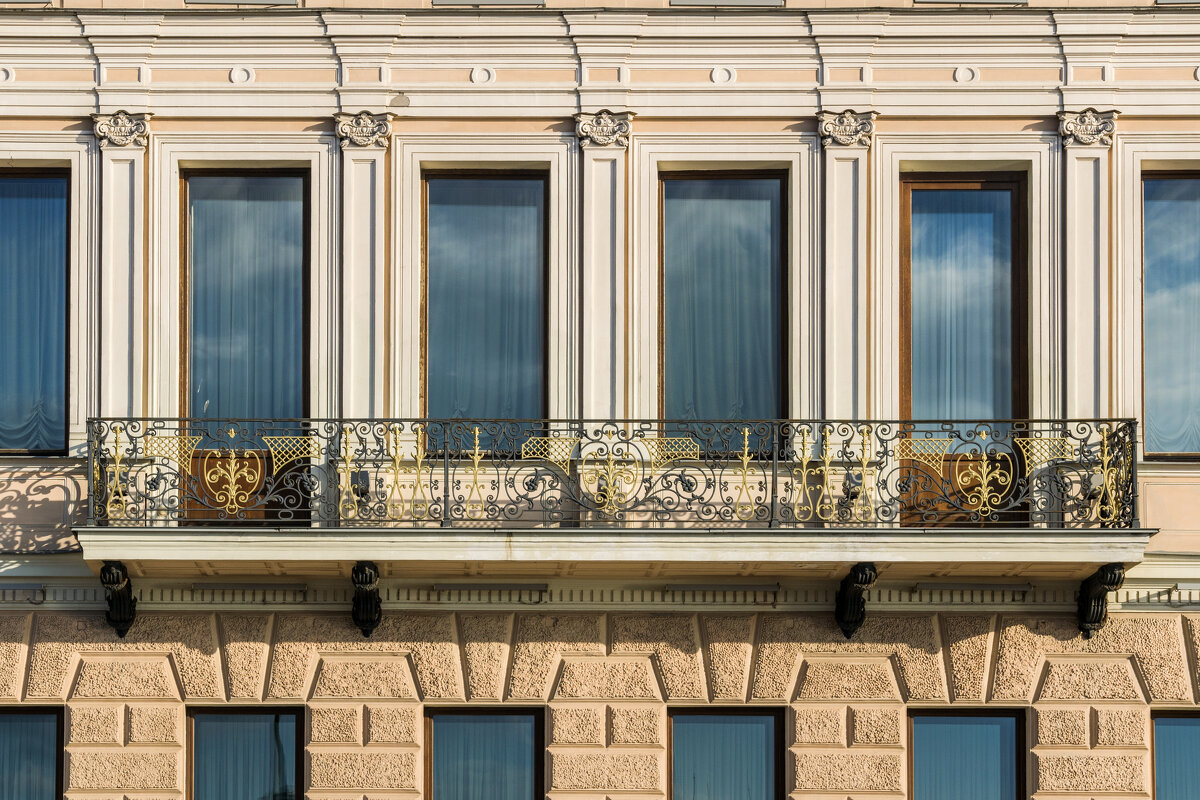 Великолепный балкон дворца екатерининского вельможи государстенного канцлера Бестужева - Стальбаум Юрий 
