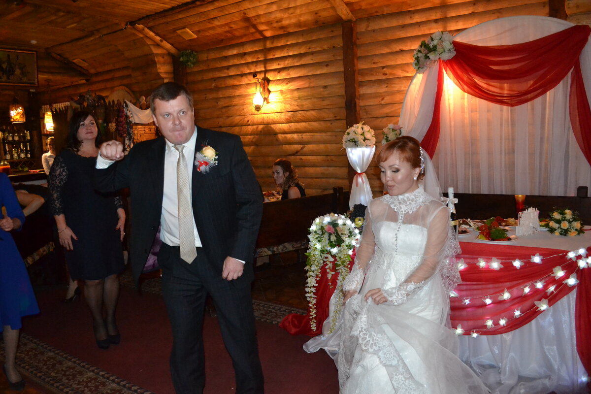 Танцы на свадьбе - Андрей Хлопонин