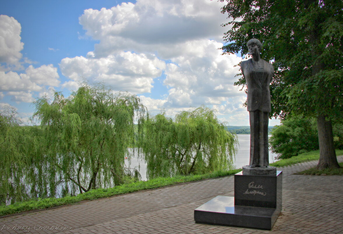 Памятник Белле Ахмадулиной - Andrey Lomakin