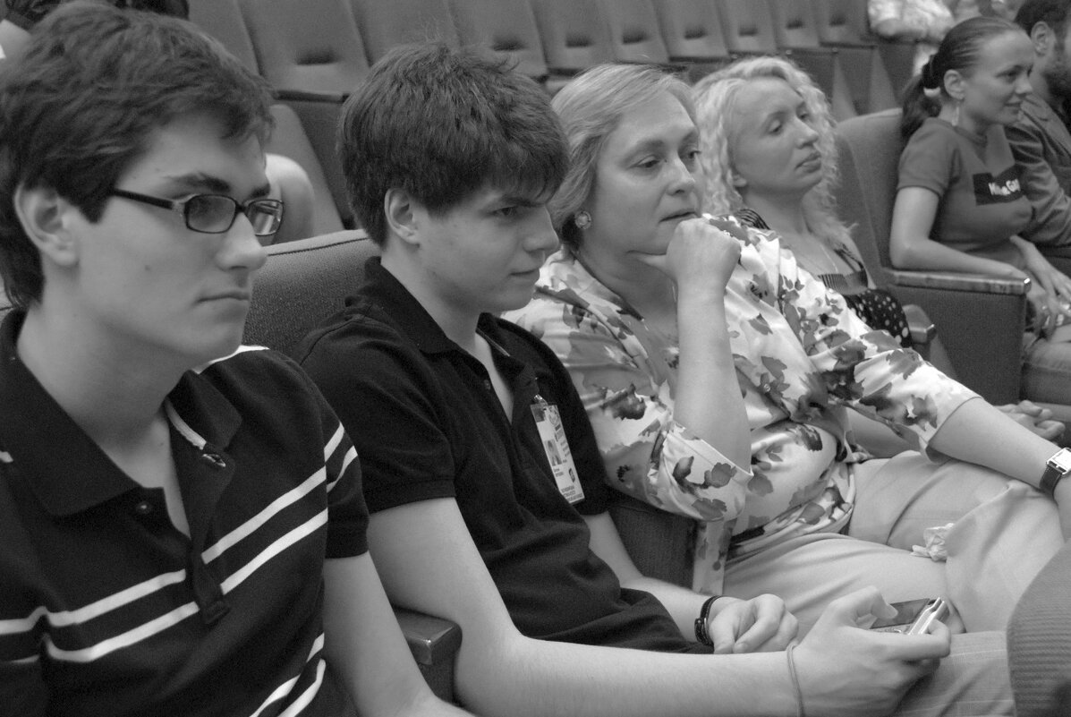 Витебск, 11 июля 2009 года, выступление Евгения Евтушенко, в зале жена Маша и два сына. - Юрий Иванов