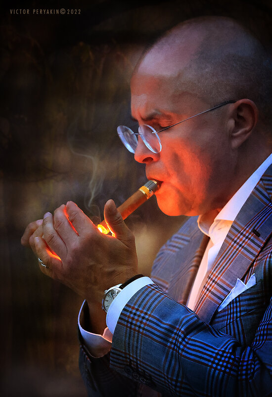 a man lighting a cigar - Виктор Перякин