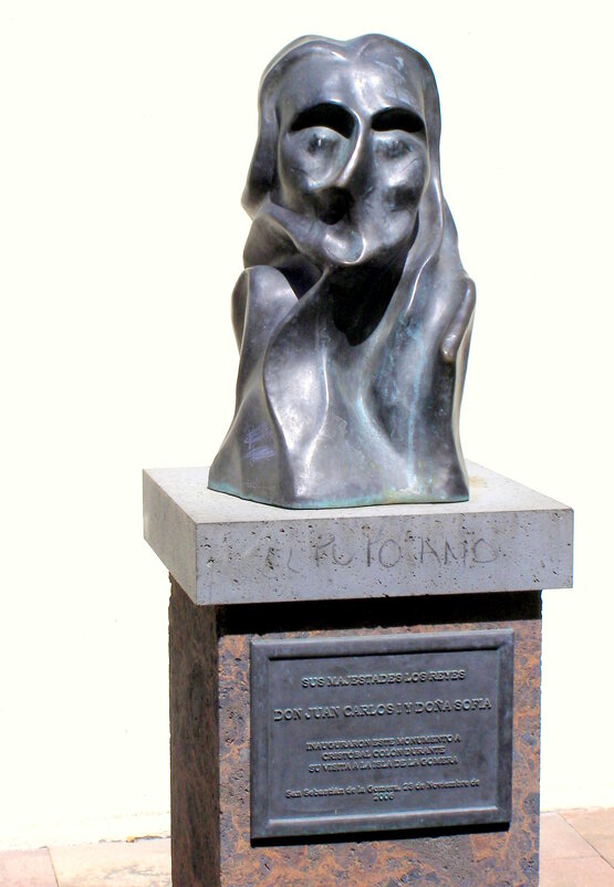 Абстрактная скульптура Христофору Колумбу. - Валерий Новиков