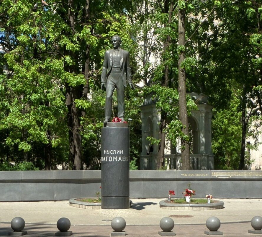 Памятник Муслиму Магомаеву (1942 – 2008 г.г.) в Москве - Ольга Довженко