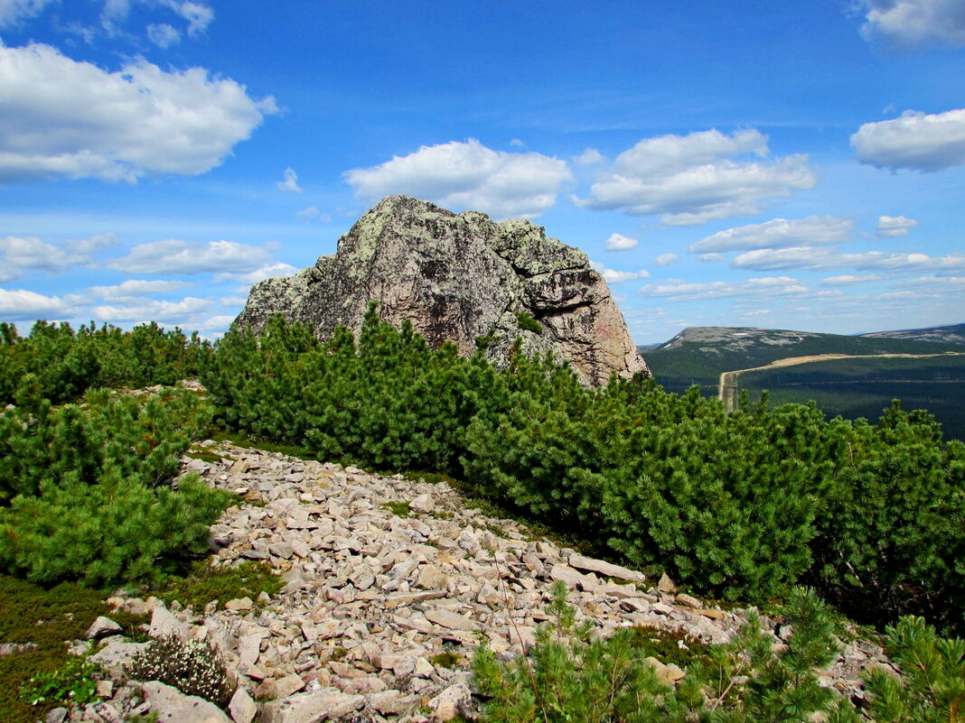 Скалы на вершине горы - Лидия 