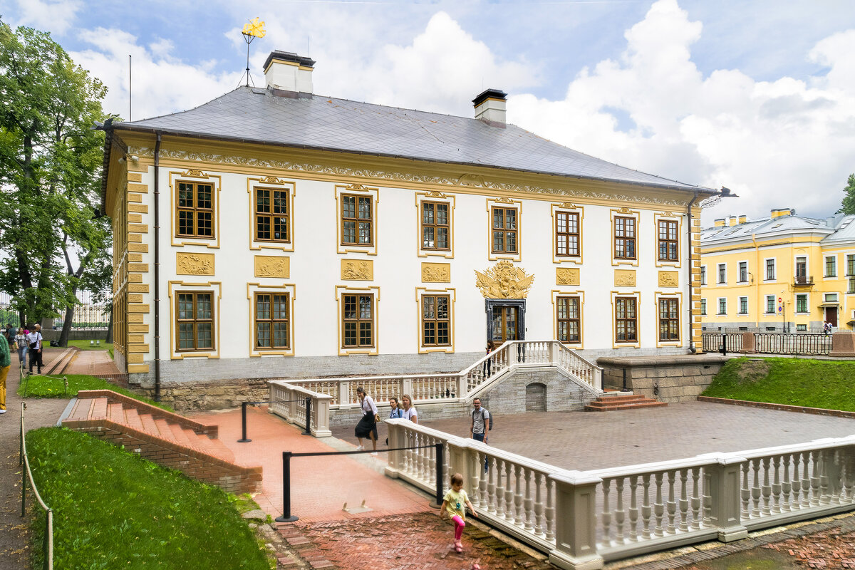 Летний дворец Петра Первого. Вид со стороны крыльца и сада - Стальбаум Юрий 