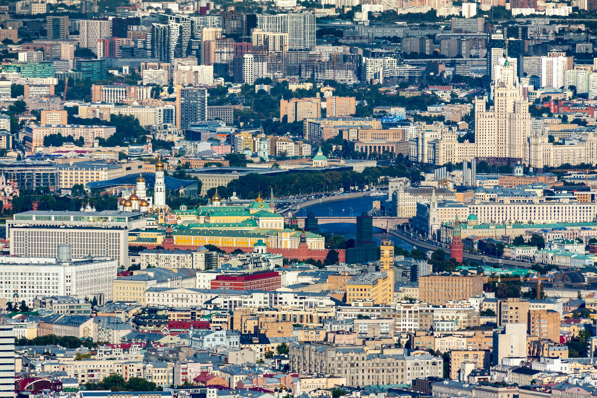 Московский Кремль и высотка МИДа с высоты одной из башен Москва-сити. - Валерий Рыкунов
