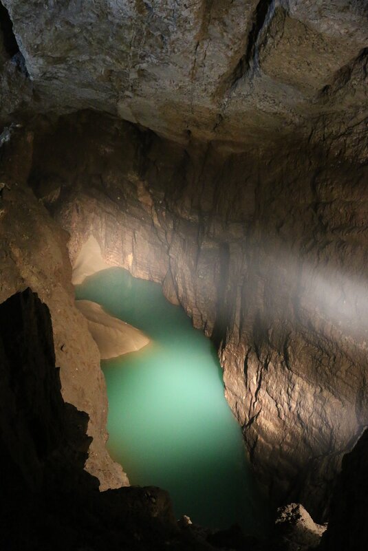 Озерцо в пещере Нового Афона - Ольга 